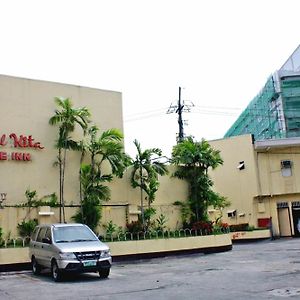 Mahal Kita Drive Inn